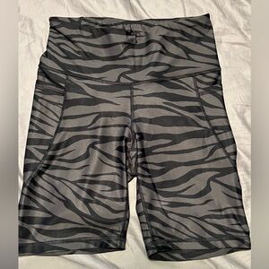 Old Navy active power soft legging bike shorts, zebra print, size medium
